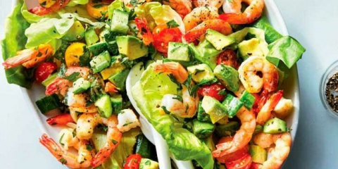 Salát s avokádem, krevety a rajčaty - velmi chutný recept